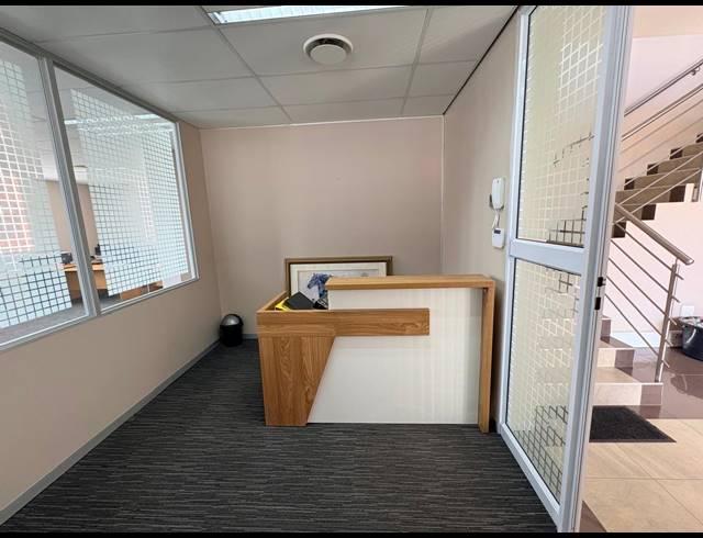 117M² OFFICE TO LET IN DAINFERN